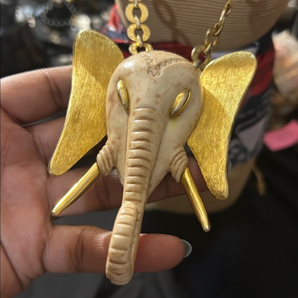 Vintage Unsigned Razza Gold Tone Huge Elephant Pendant Necklace! - Picture 16 of 17